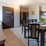 아파트 Comfortable Apartment, 5 Bedrooms, Summer Pool Gąski