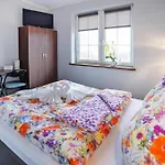 Comfortable Apartment, 5 Bedrooms, Summer Pool