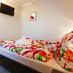 Comfortable Apartment, 5 Bedrooms, Summer Pool 아파트 *