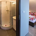 Comfortable Apartment, 5 Bedrooms, Summer Pool *