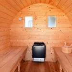 Comfortable Apartment, 5 Bedrooms, Summer Pool 아파트 Gąski