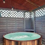 아파트 Comfortable Apartment, 5 Bedrooms, Summer Pool Gąski