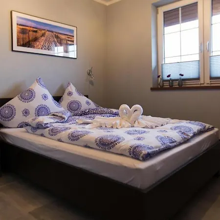 Comfortable Apartment, 5 Bedrooms, Summer Pool Gąski