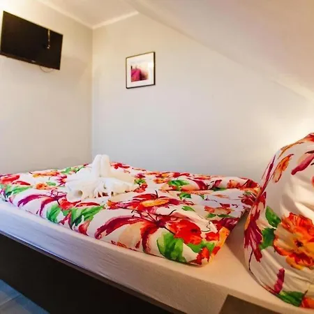 Comfortable Apartment, 5 Bedrooms, Summer Pool Apartamento *