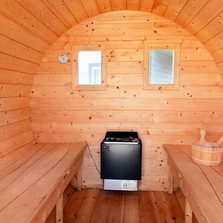 Comfortable Apartment, 5 Bedrooms, Summer Pool Apartman Gąski