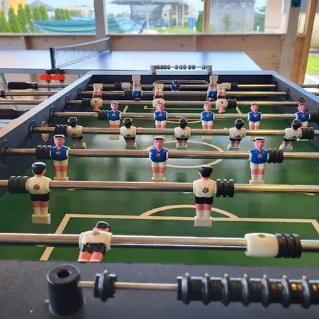 Comfortable Apartment, 5 Bedrooms, Summer Pool *