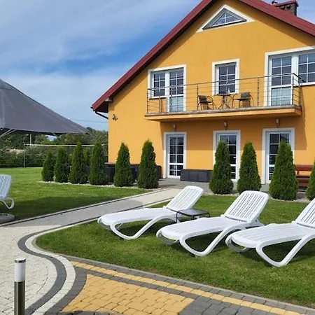 Comfortable Apartment, 5 Bedrooms, Summer Pool Apartment