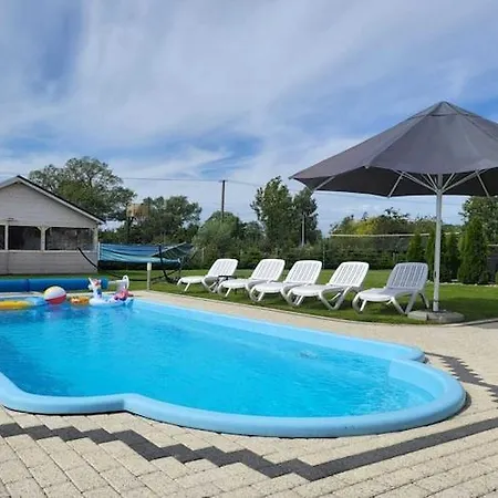 Comfortable Apartment, 5 Bedrooms, Summer Pool Apartman *