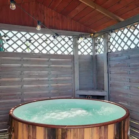 Apartman Comfortable Apartment, 5 Bedrooms, Summer Pool Gąski