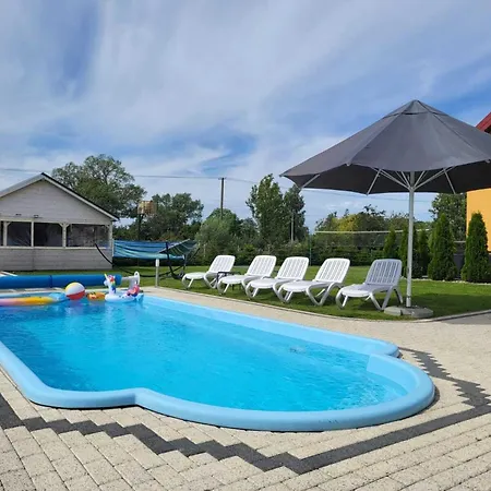 Comfortable Apartment, 5 Bedrooms, Summer Pool Apartamento