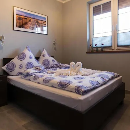 Comfortable Apartment, 5 Bedrooms, Summer Pool Apartamento