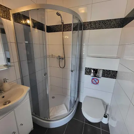 Apartamento Comfortable Apartment, 5 Bedrooms, Summer Pool Gąski