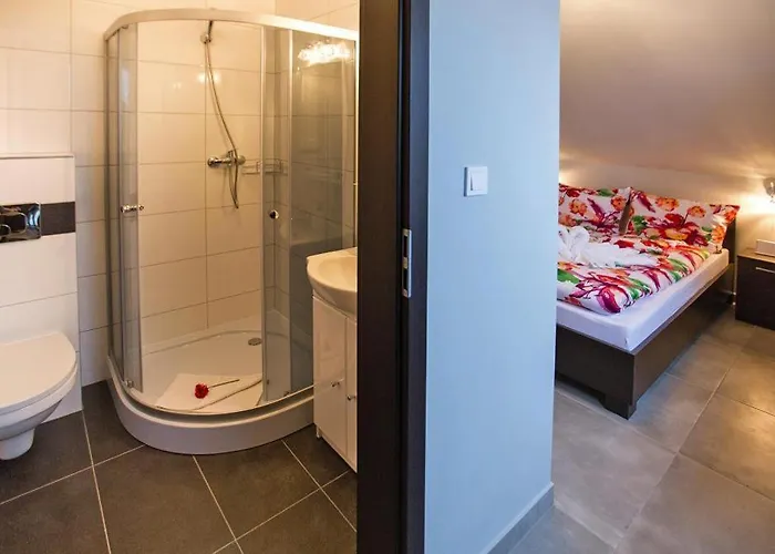 Comfortable Apartment, 5 Bedrooms, Summer Pool *