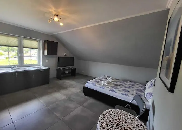 Comfortable Apartment, 5 Bedrooms, Summer Pool Apartment *