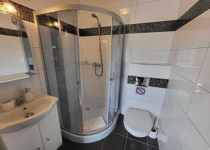 Apartment Comfortable Apartment, 5 Bedrooms, Summer Pool *