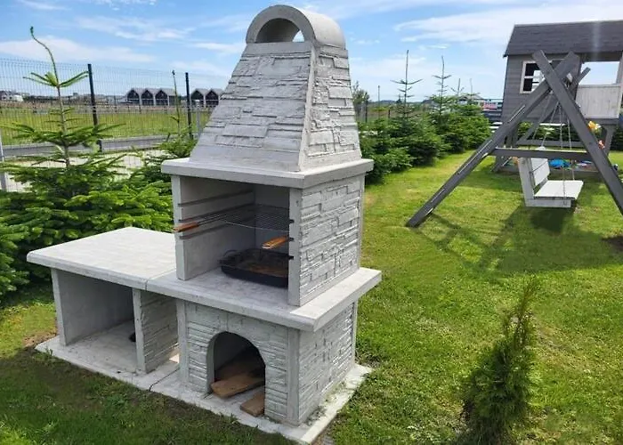 Comfortable Apartment, 5 Bedrooms, Summer Pool Apartment